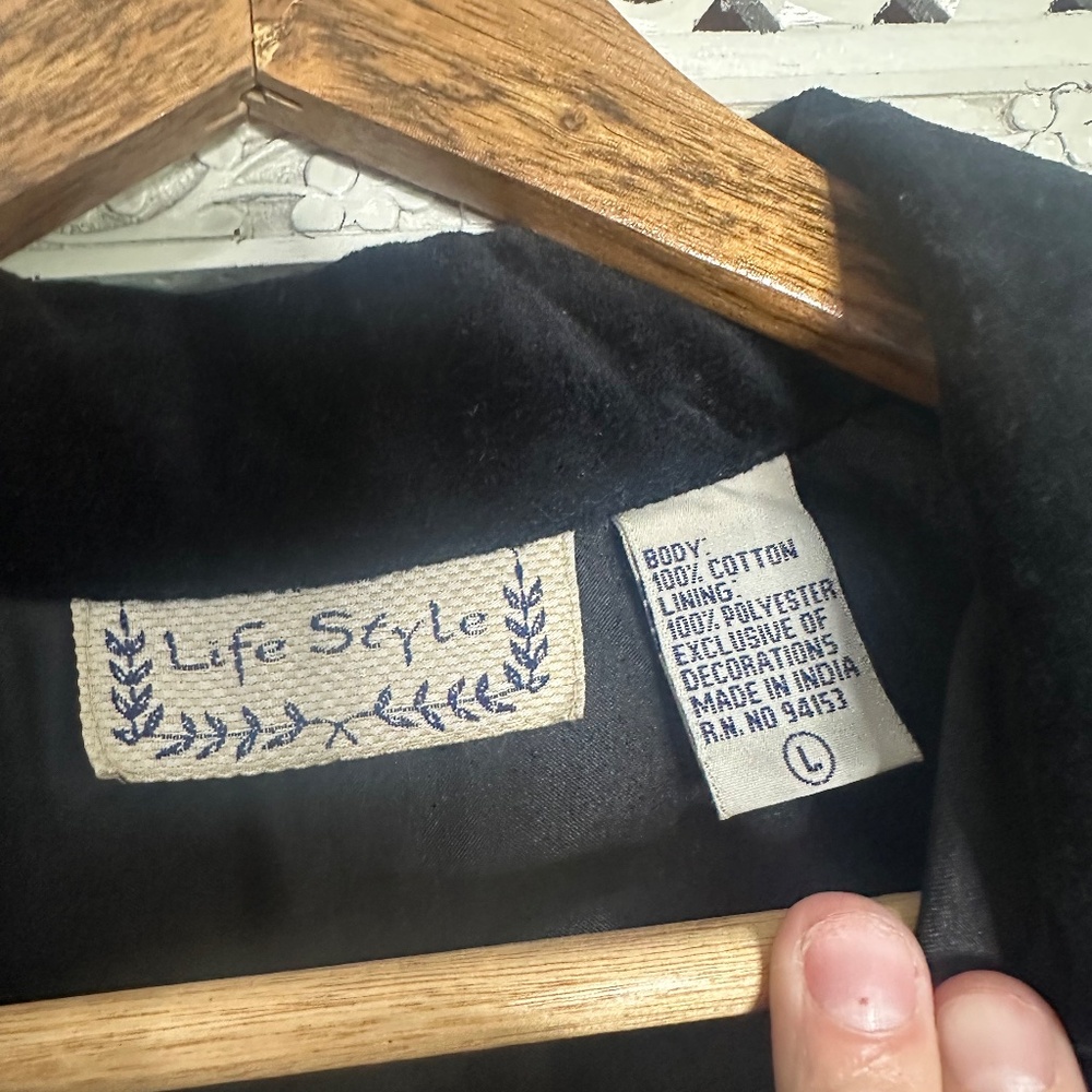 Vintage Lifestyle Black Velour Winter Themed Iceskating Button Up Collared Vest - Picture 7 of 7